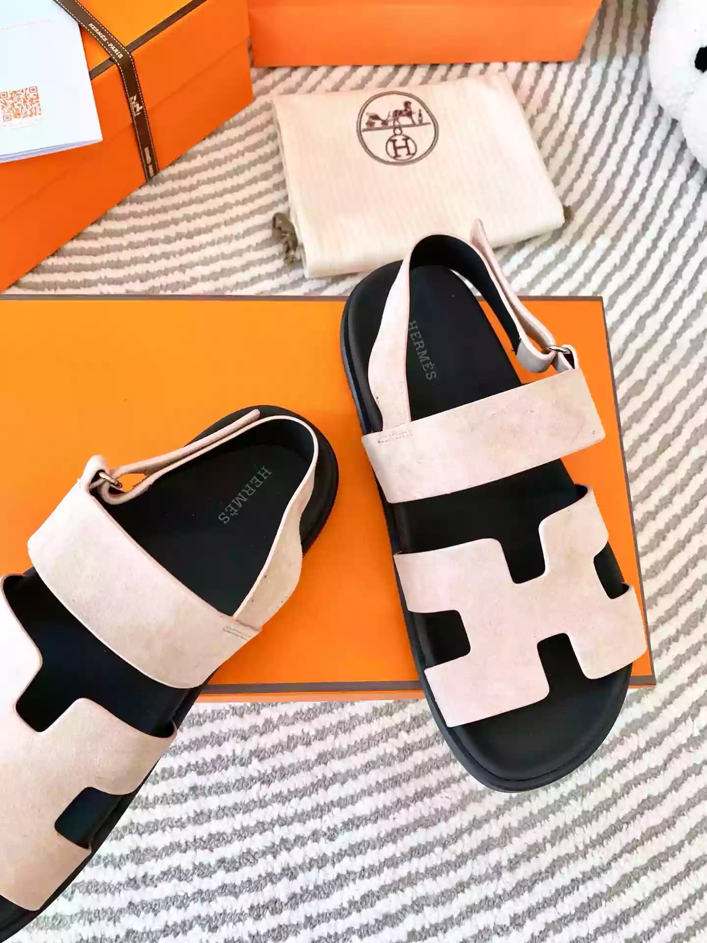 HERMES MEN'S GENIUS SANDALS IN BEIGE SUEDE CALFSKIN - HMSD002