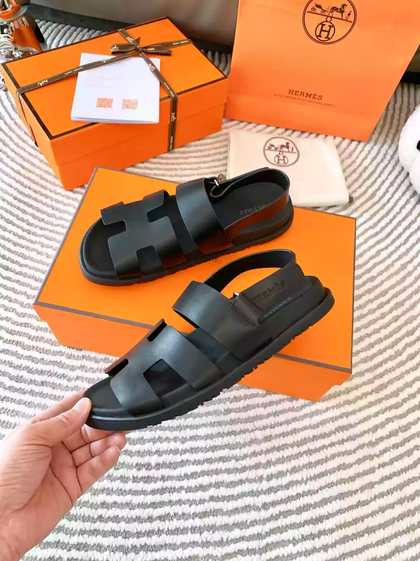 HERMES MEN'S GENIUS SANDALS IN BLACK CALFSKIN - HMSD003