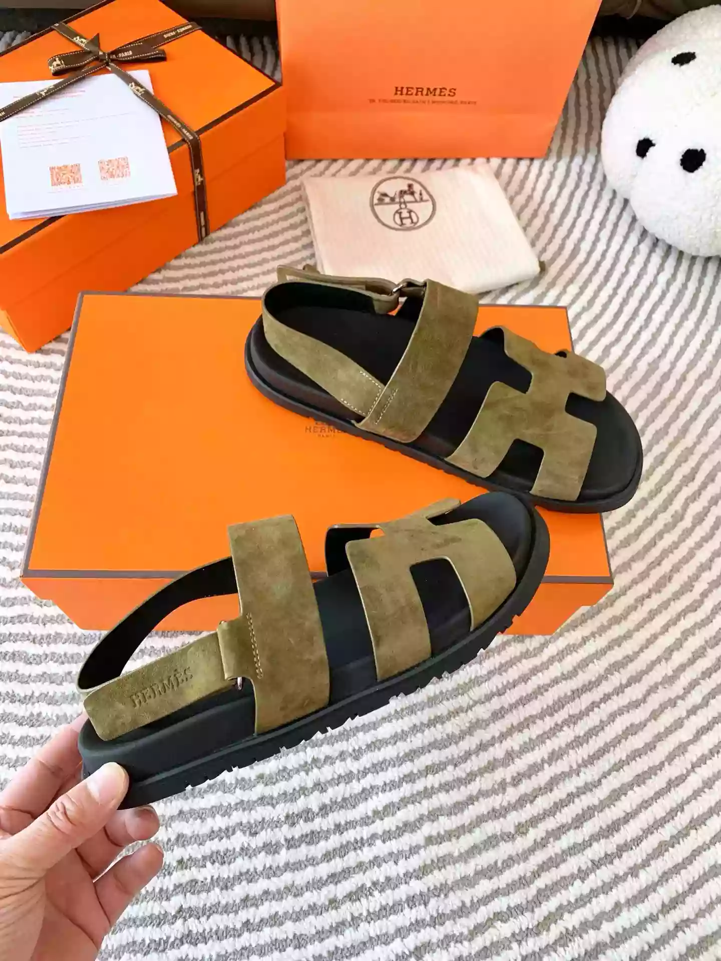 HERMES MEN'S GENIUS SANDALS IN GREEN SUEDE CALFSKIN - HMSD005