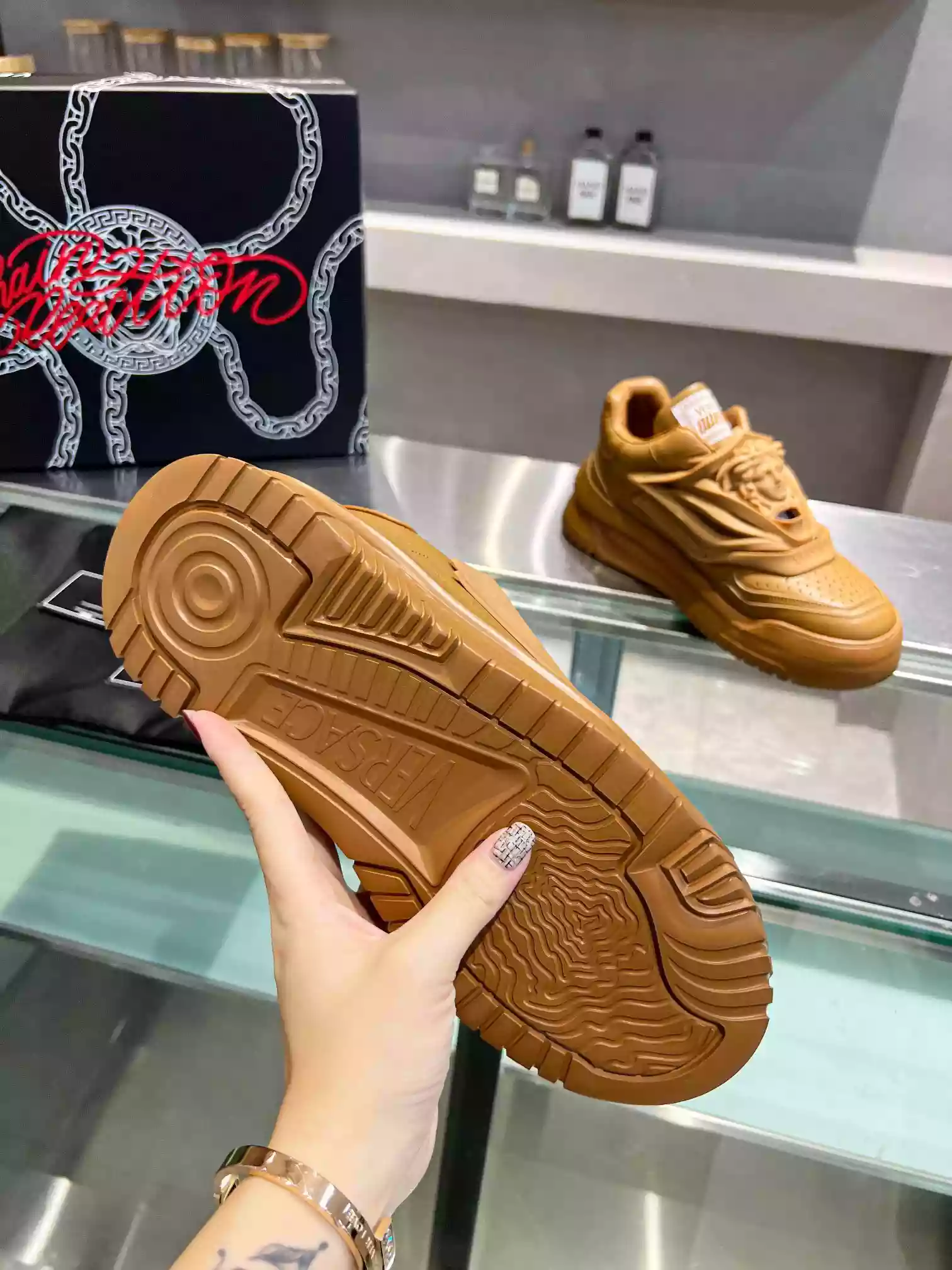 VERSACE WOMEN'S ODISSEA SNEAKERS IN BROWN LEATHER - VSS016