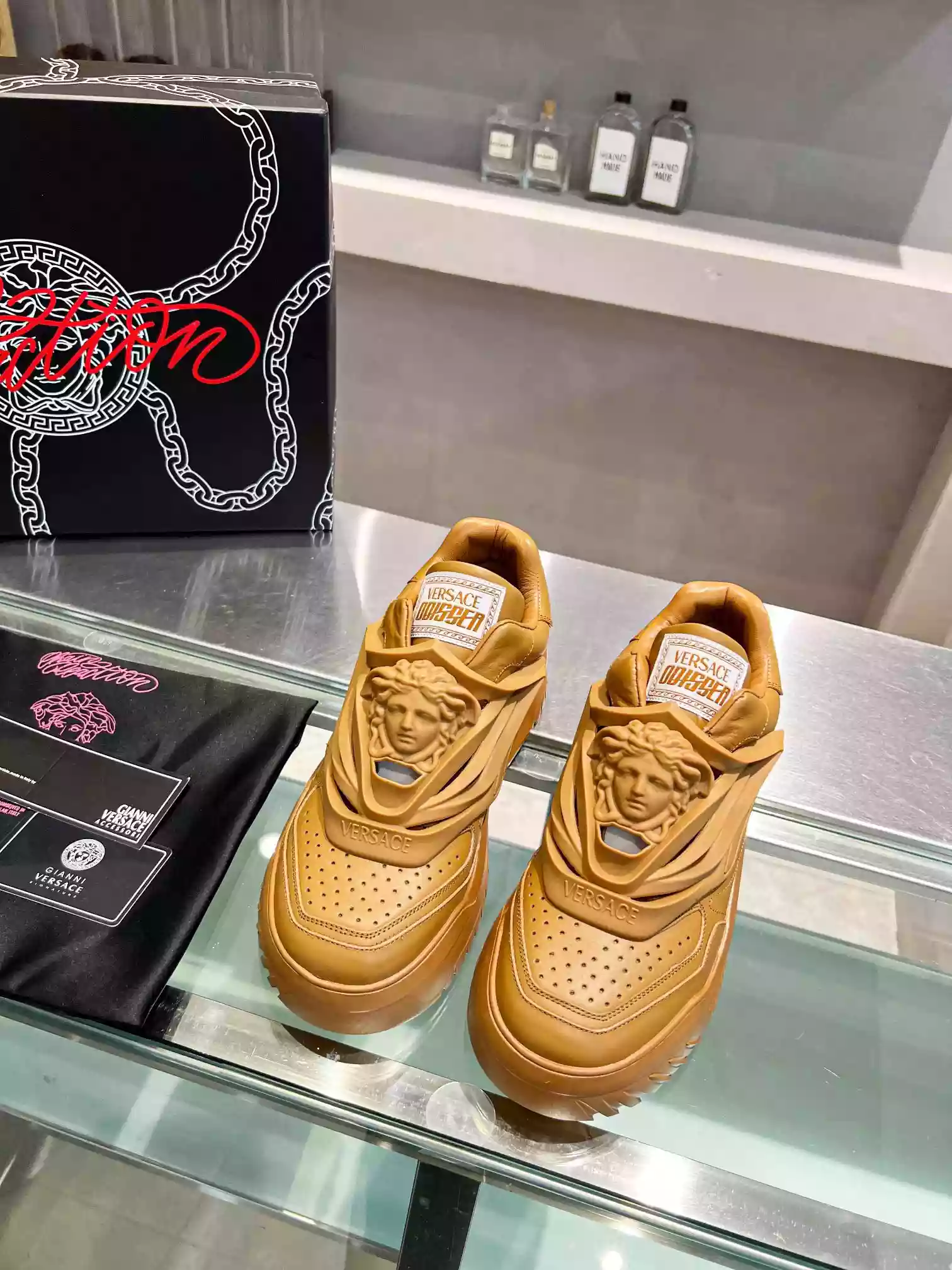 VERSACE WOMEN'S ODISSEA SNEAKERS IN BROWN LEATHER - VSS016