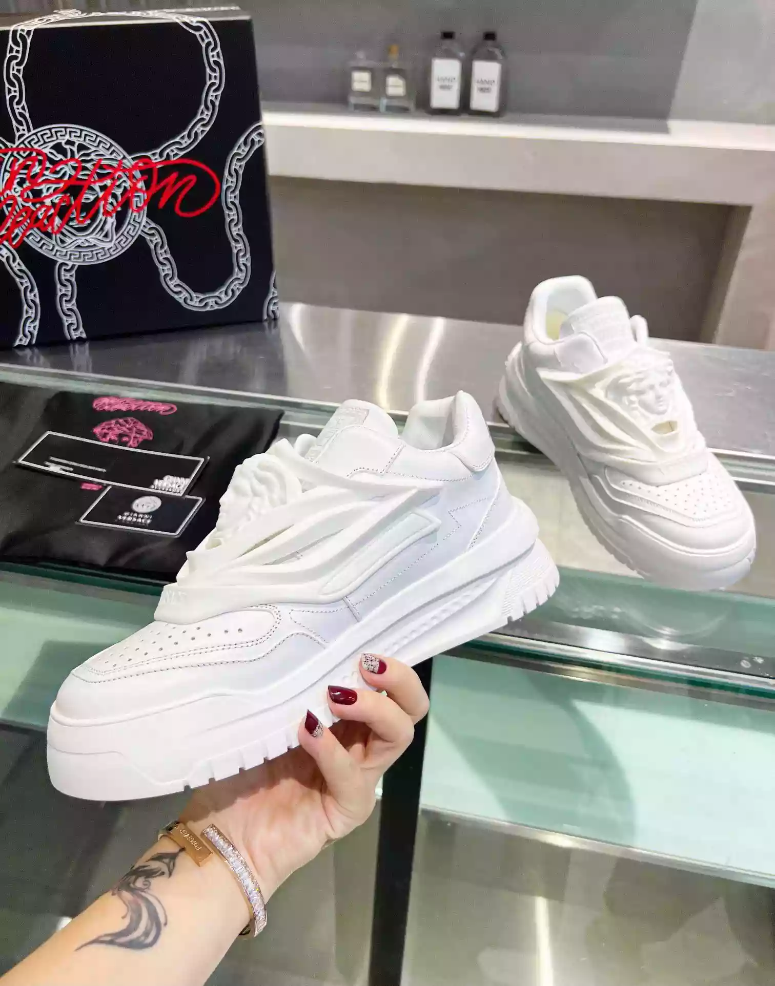 VERSACE WOMEN'S ODISSEA SNEAKERS IN WHITE LEATHER - VSS020