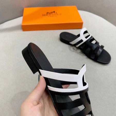 HERMES CAMELIA SLIDE SANDALS IN BLACK/WHITE CALFSKIN - HMSD140