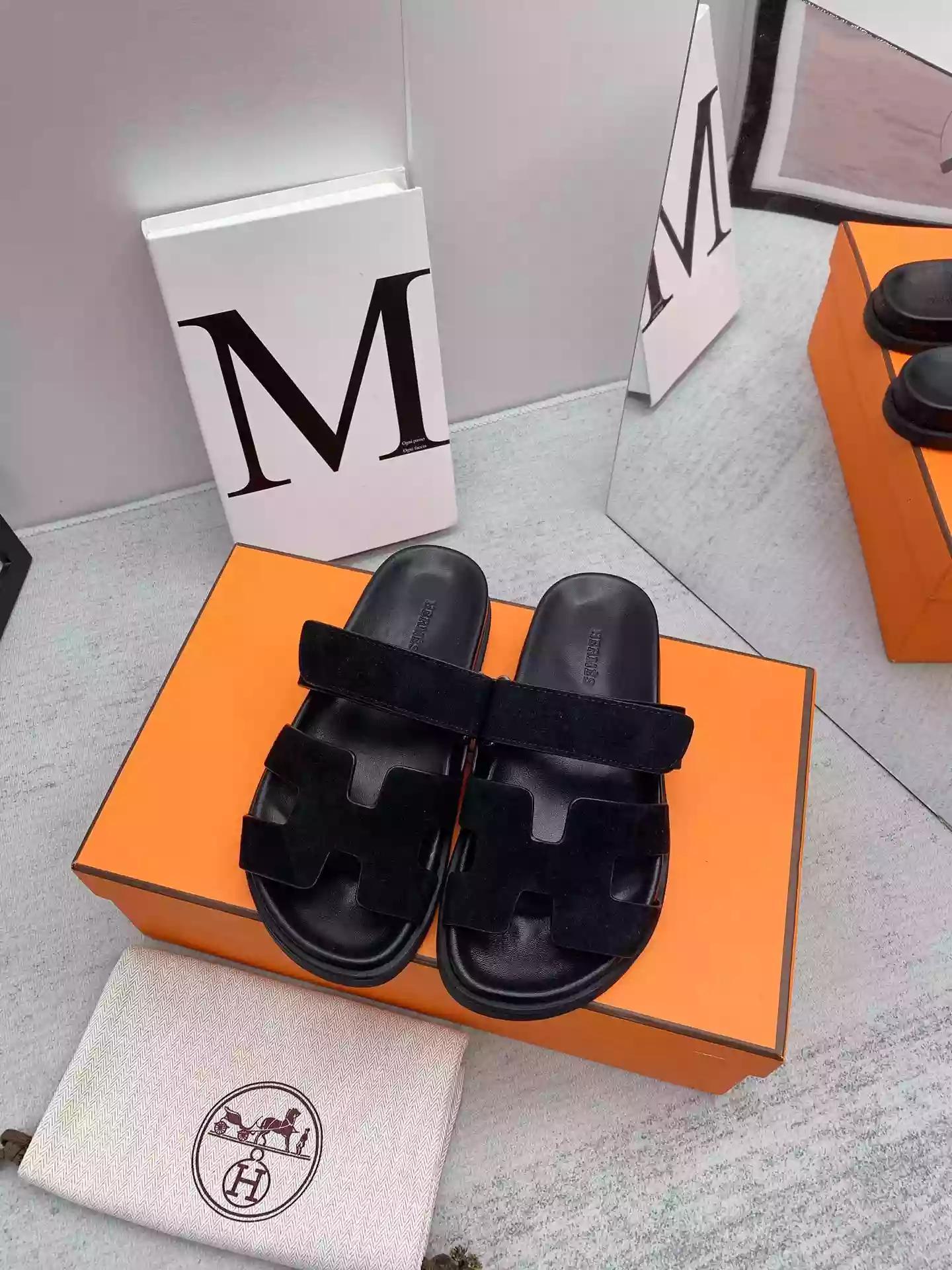 HERMES MEN'S CHYPRE SANDALS IN BLACK SUEDE CALFSKIN - HMSD011