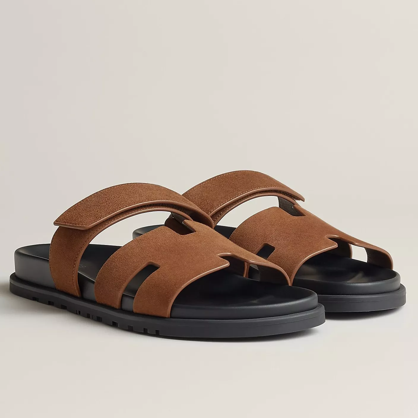 HERMES MEN'S CHYPRE SANDALS IN BROWN SUEDE CALFSKIN - HMSD012