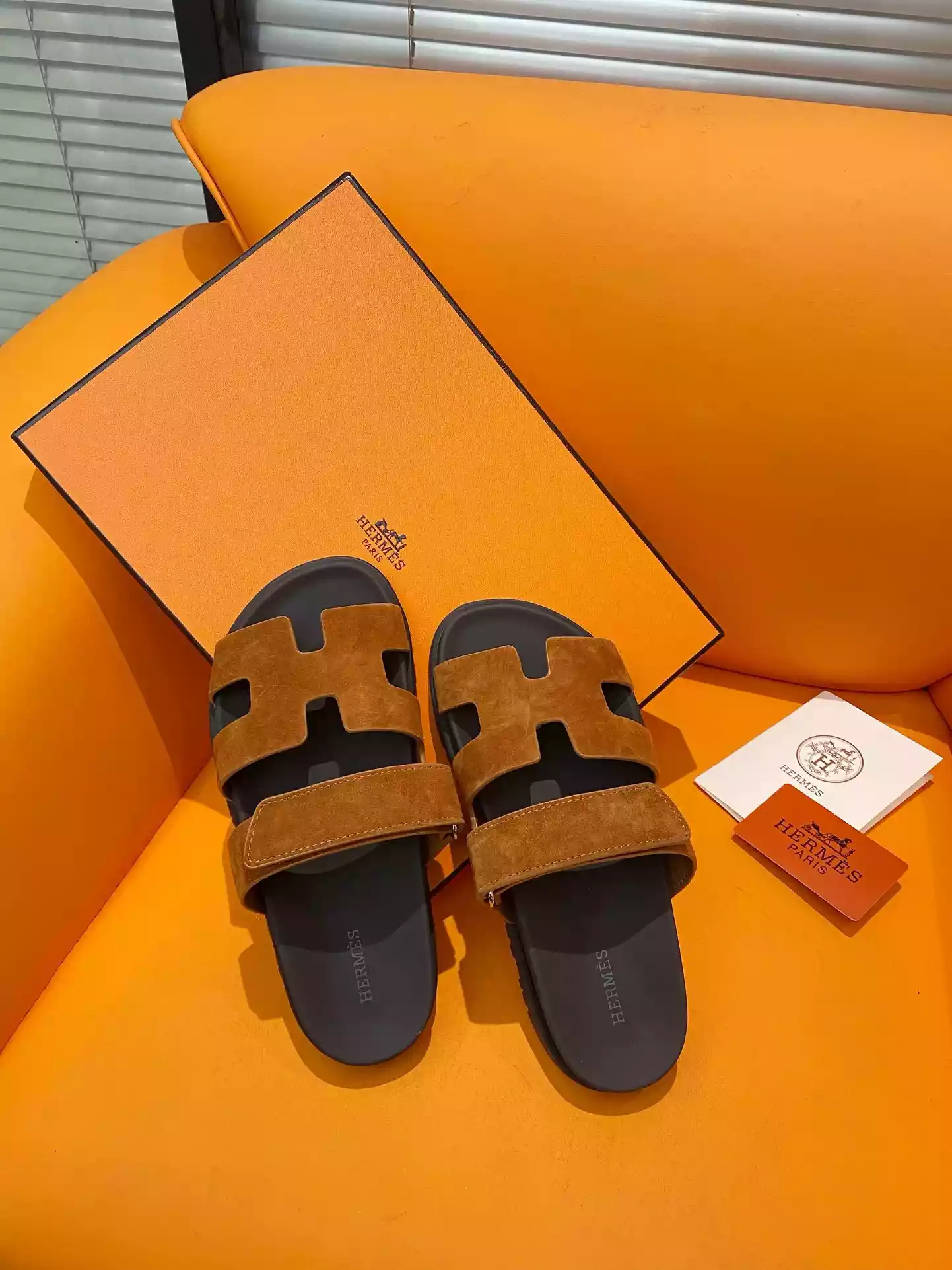 HERMES MEN'S CHYPRE SANDALS IN BROWN SUEDE CALFSKIN - HMSD012