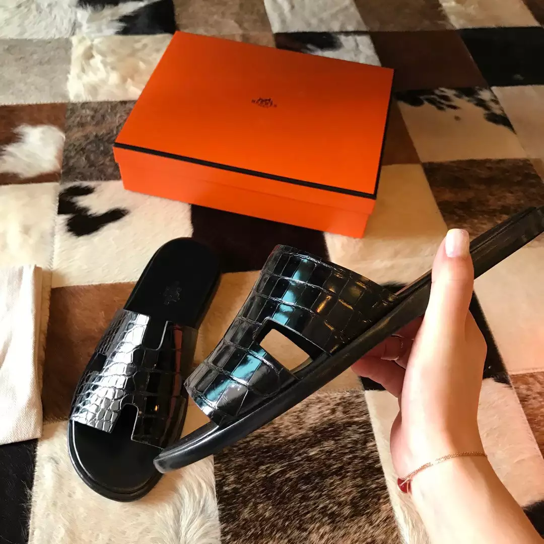 HERMES MEN'S IZMIR SANDALS IN BLACK SHINY NILOTICUS CROCODILE LEATHER - HMSD034