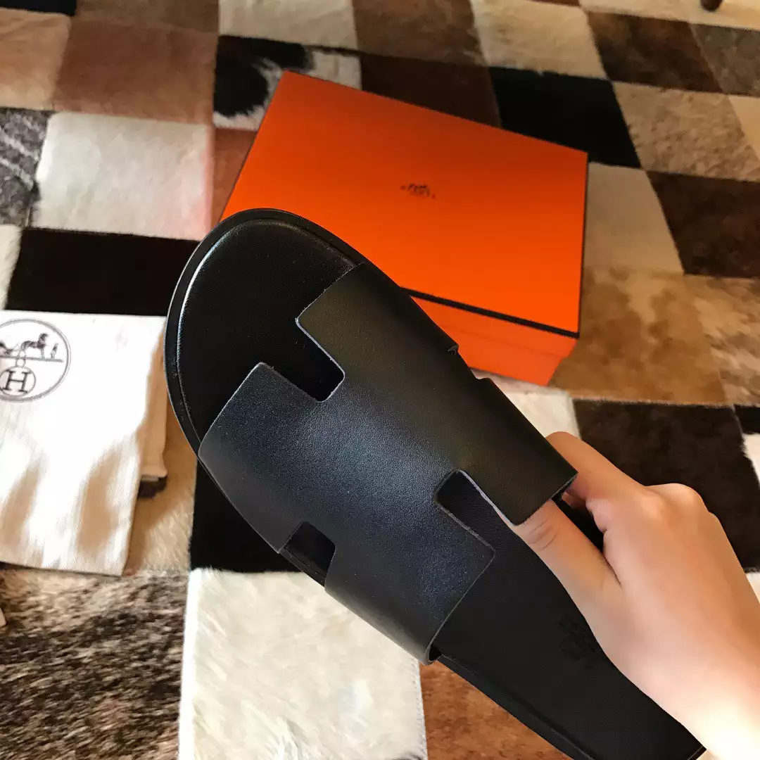 HERMES MEN'S IZMIR SANDALS IN BLACK SWIFT CALFSKIN - HMSD017