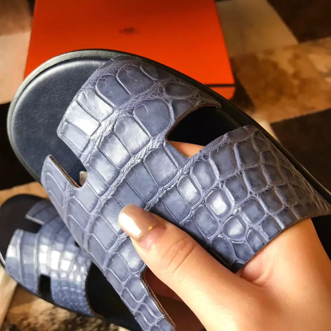 HERMES MEN'S IZMIR SANDALS IN BLUE MATTE NILOTICUS CROCODILE LEATHER - HMSD035