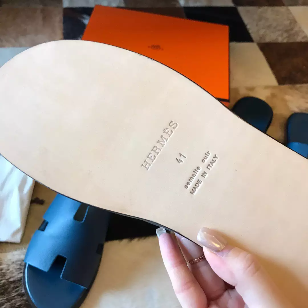 HERMES MEN'S IZMIR SANDALS IN COLVERT EPSOM CALFSKIN - HMSD025