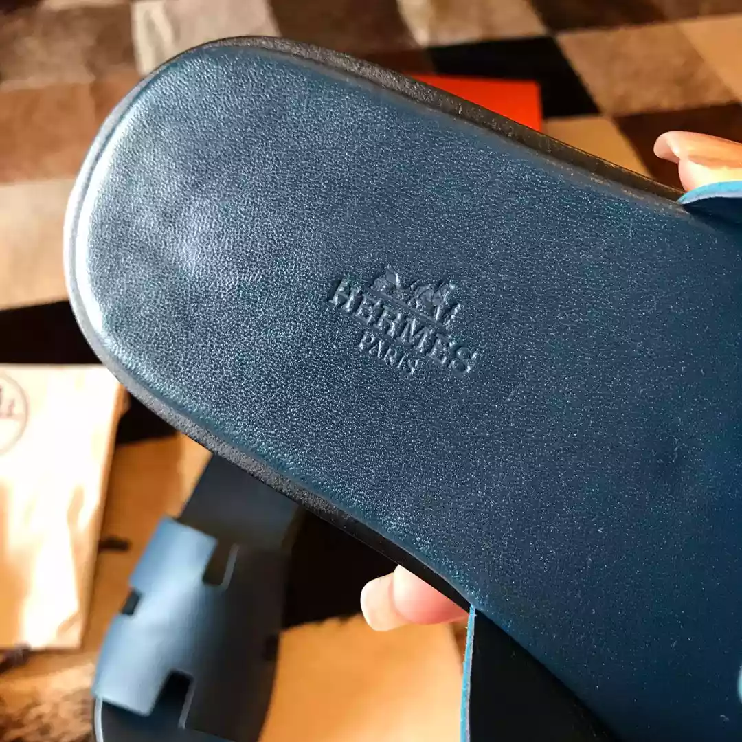 HERMES MEN'S IZMIR SANDALS IN COLVERT EPSOM CALFSKIN - HMSD025