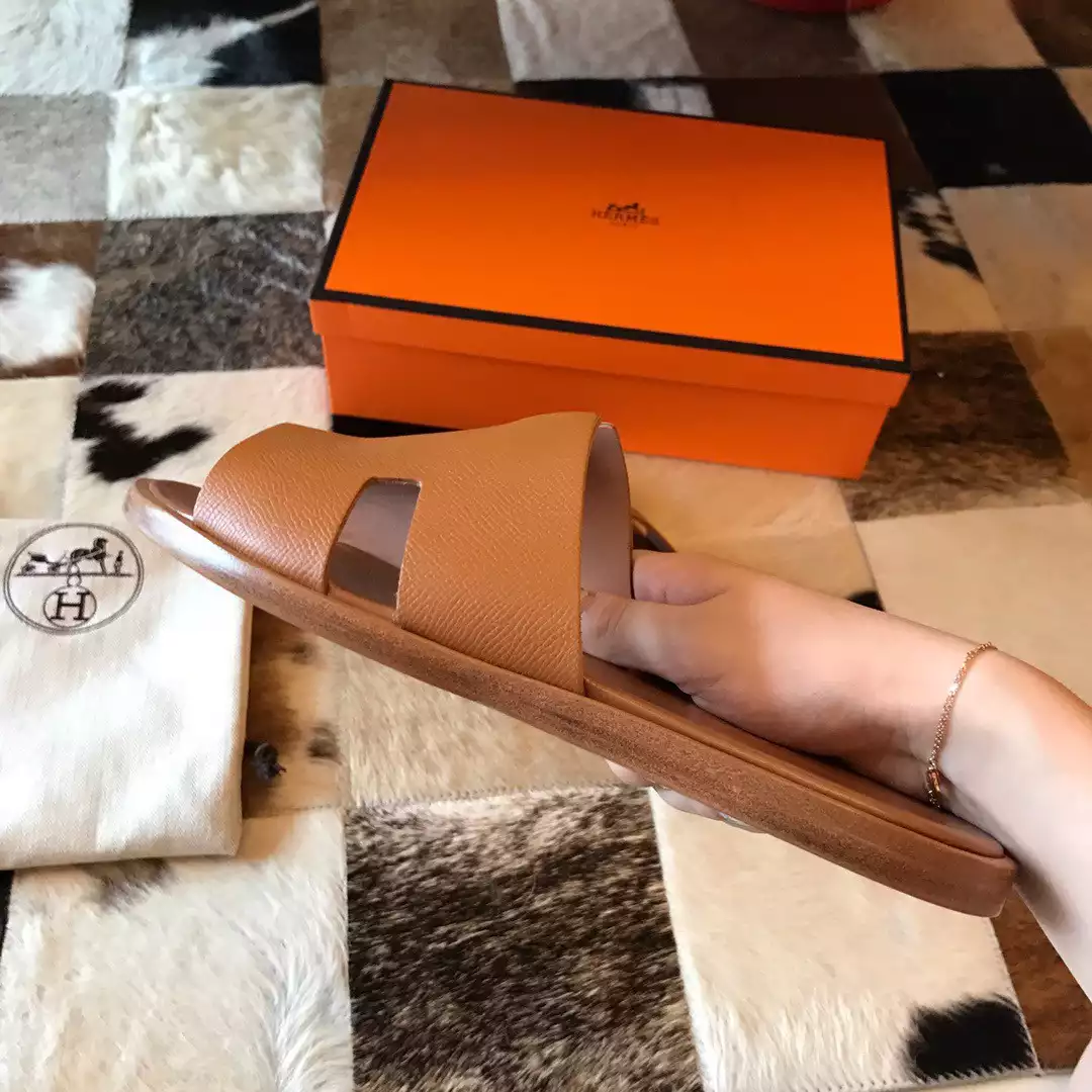 HERMES MEN'S IZMIR SANDALS IN GOLD EPSOM CALFSKIN - HMSD026