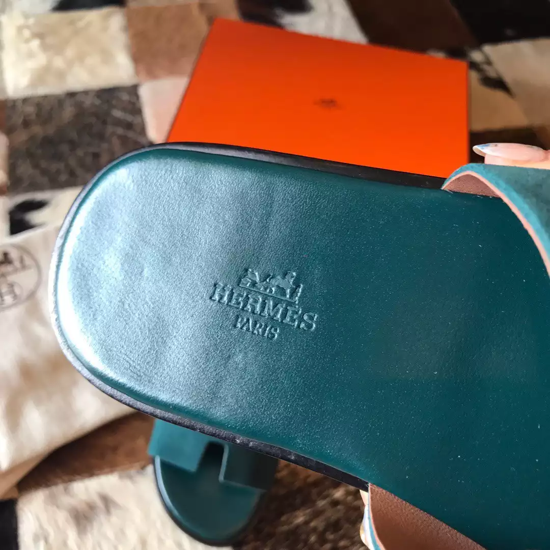 HERMES MEN'S IZMIR SANDALS IN GREEN SUEDE CALFSKIN - HMSD038