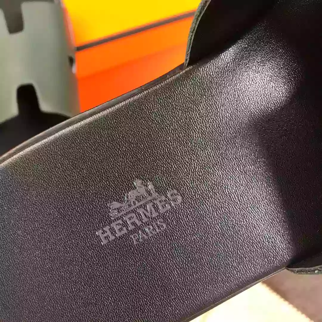 HERMES MEN'S IZMIR SANDALS IN GREEN SWIFT CALFSKIN - HMSD021