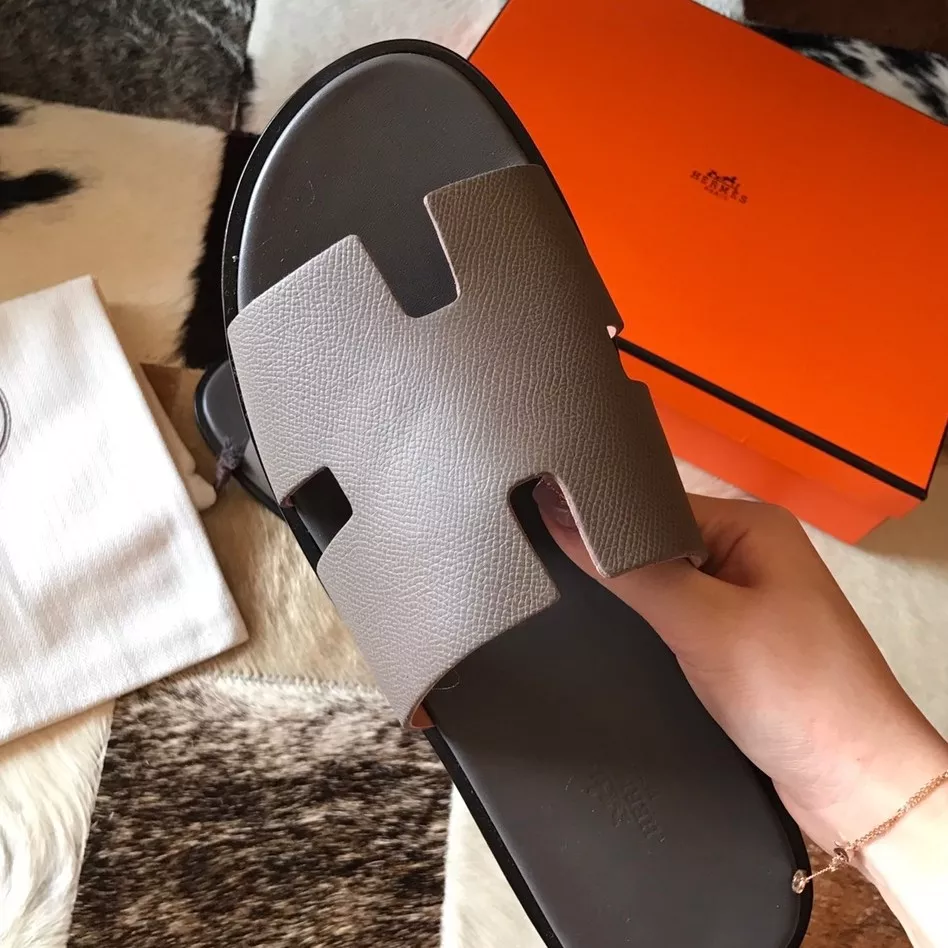 HERMES MEN'S IZMIR SANDALS IN GREY EPSOM CALFSKIN - HMSD027