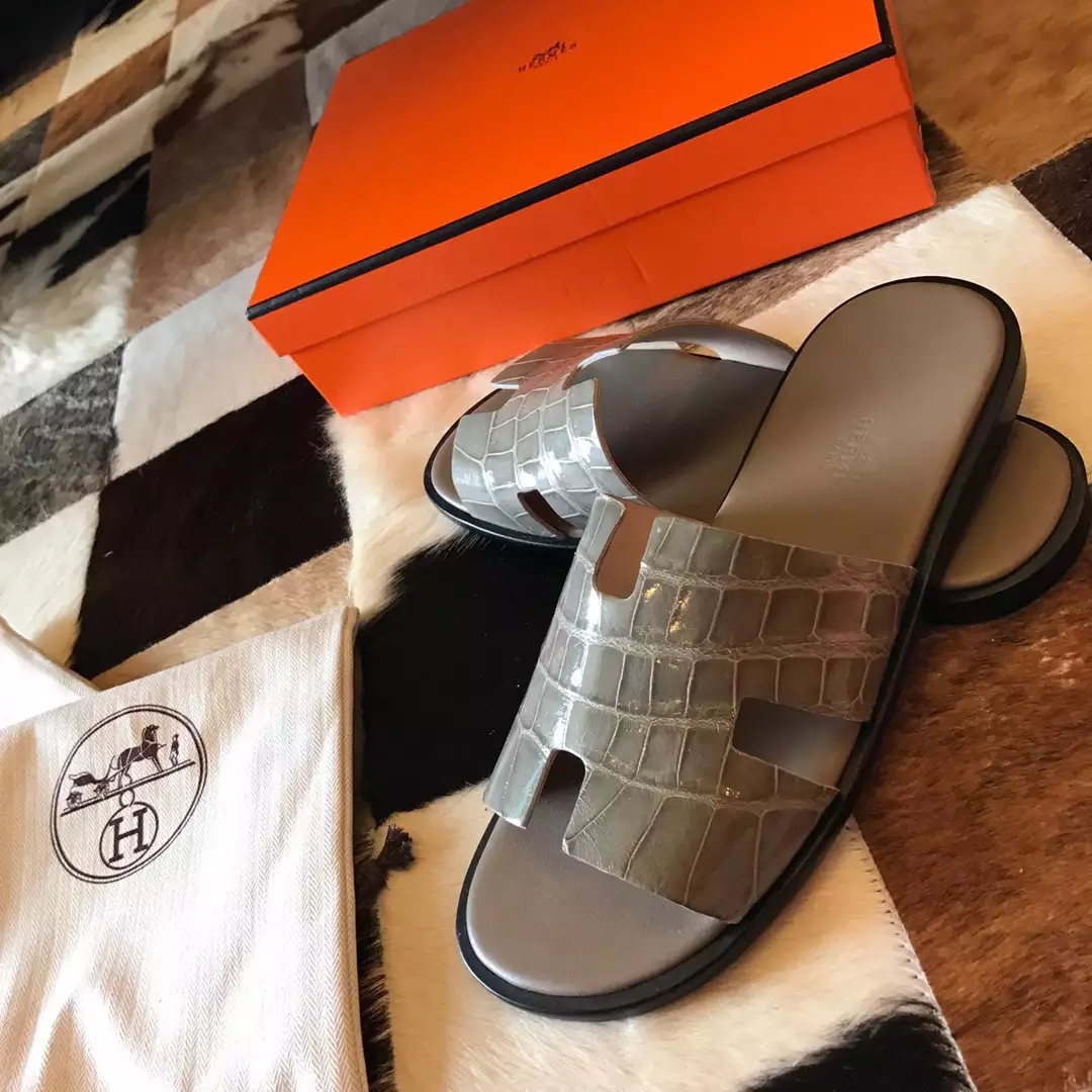 HERMES MEN'S IZMIR SANDALS IN GREY SHINY NILOTICUS CROCODILE LEATHER - HMSD032