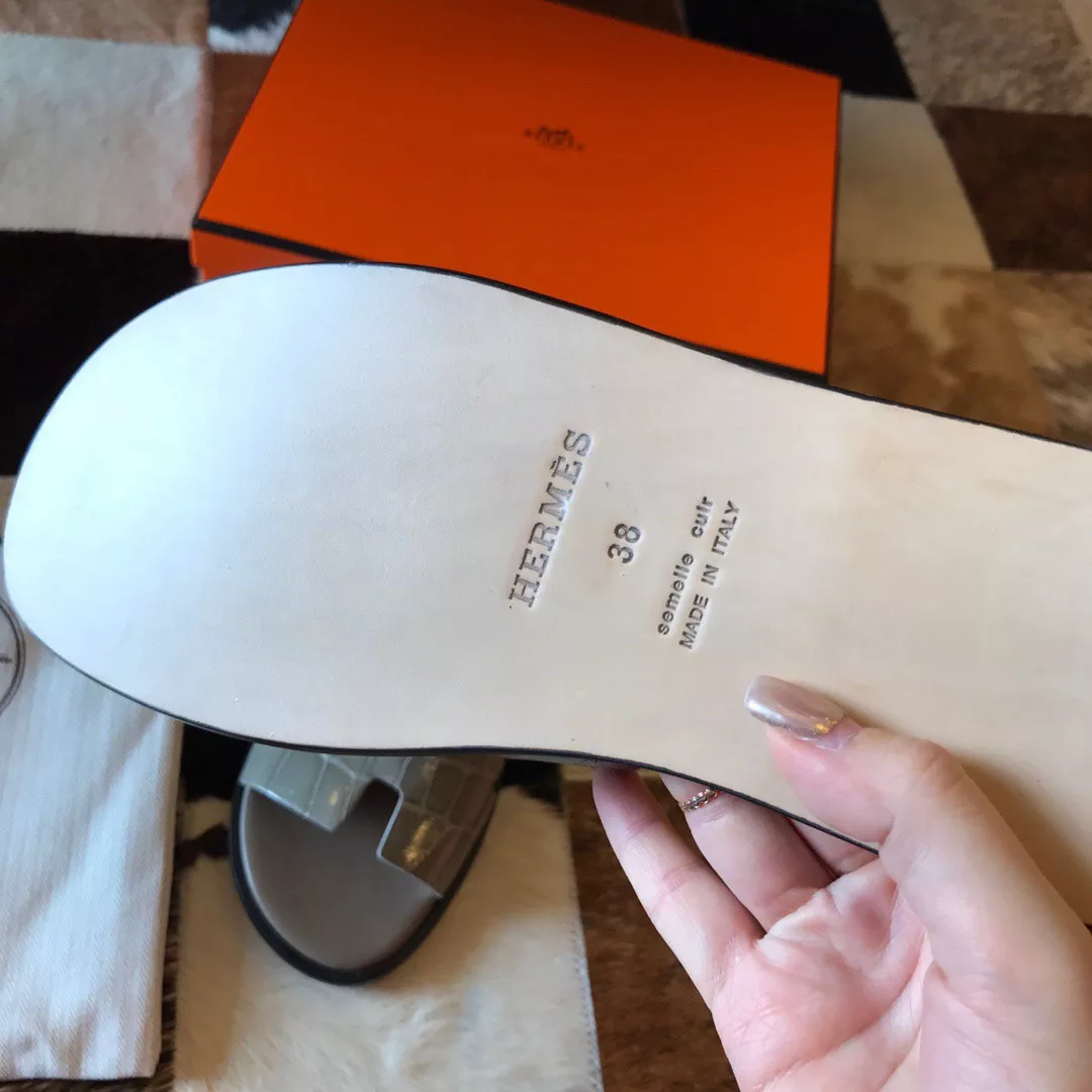 HERMES MEN'S IZMIR SANDALS IN GREY SHINY NILOTICUS CROCODILE LEATHER - HMSD032