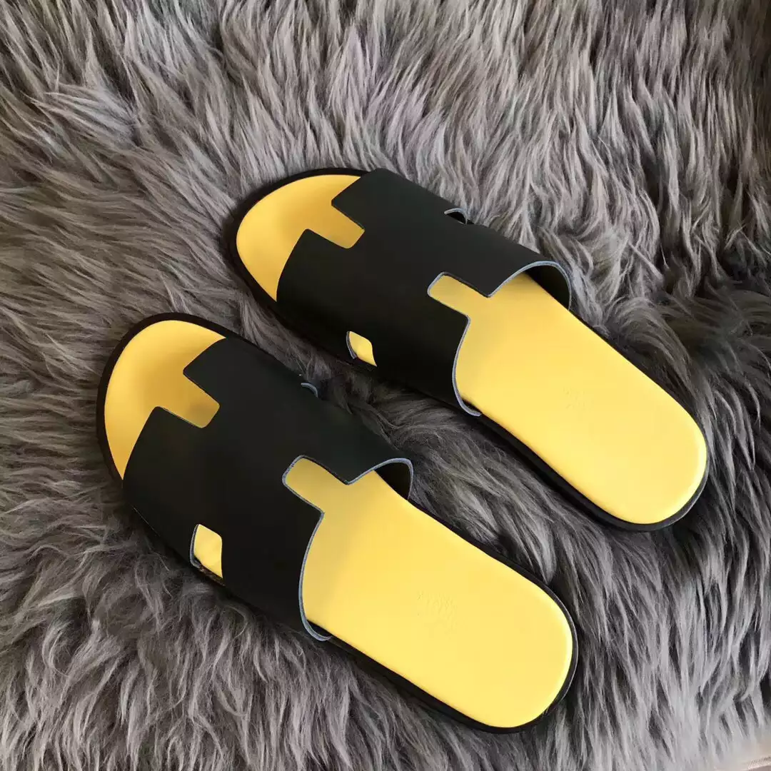 HERMES MEN'S IZMIR SANDALS IN NOIR SWIFT CALFSKIN - HMSD018