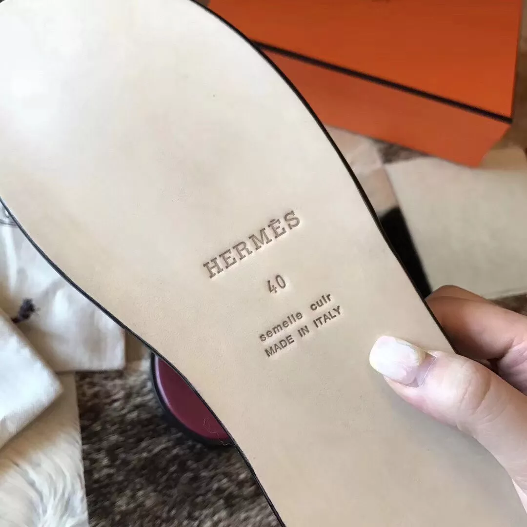 HERMES MEN'S IZMIR SANDALS IN RUBY EPSOM CALFSKIN - HMSD031