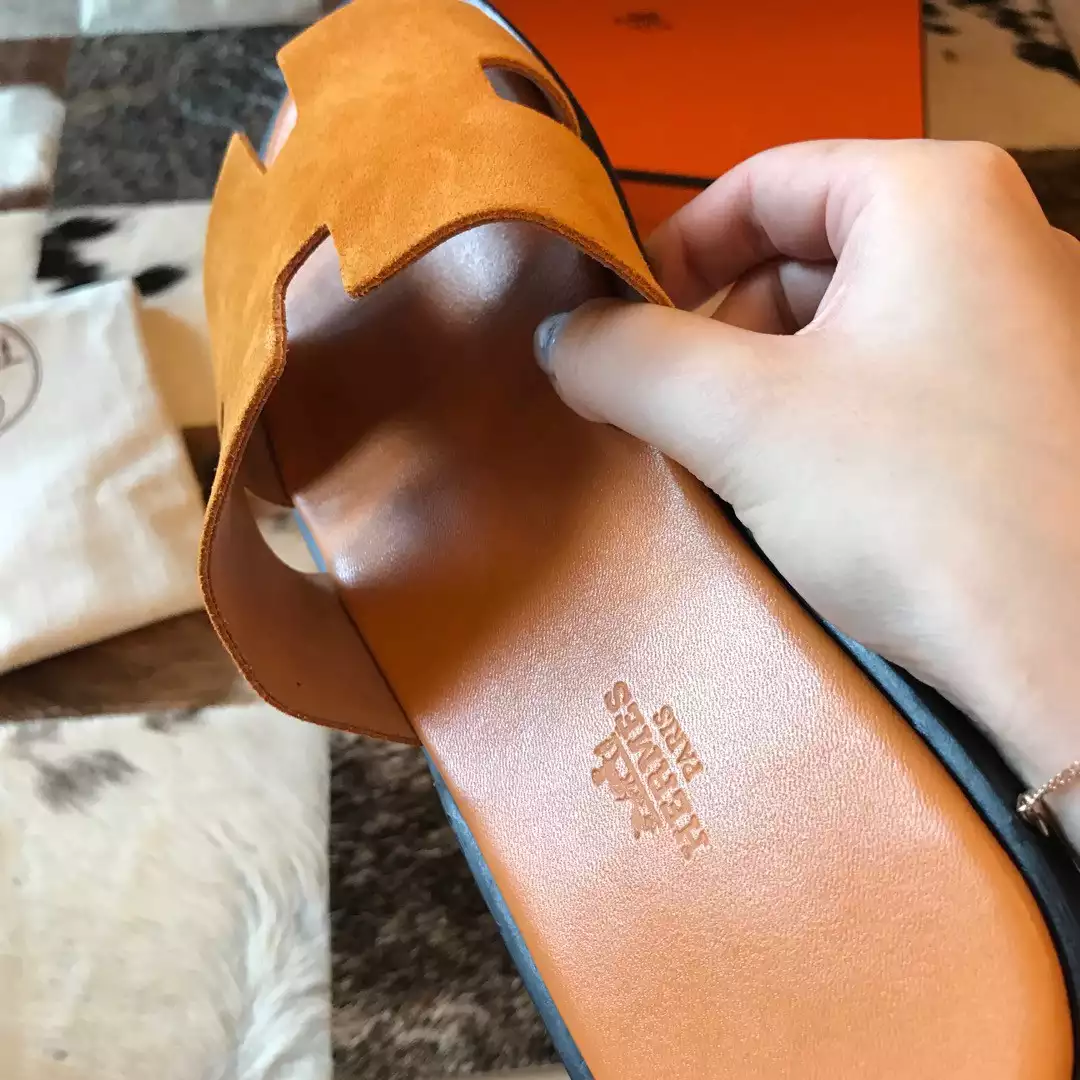 HERMES MEN'S IZMIR SANDALS IN YELLOW SUEDE CALFSKIN - HMSD039