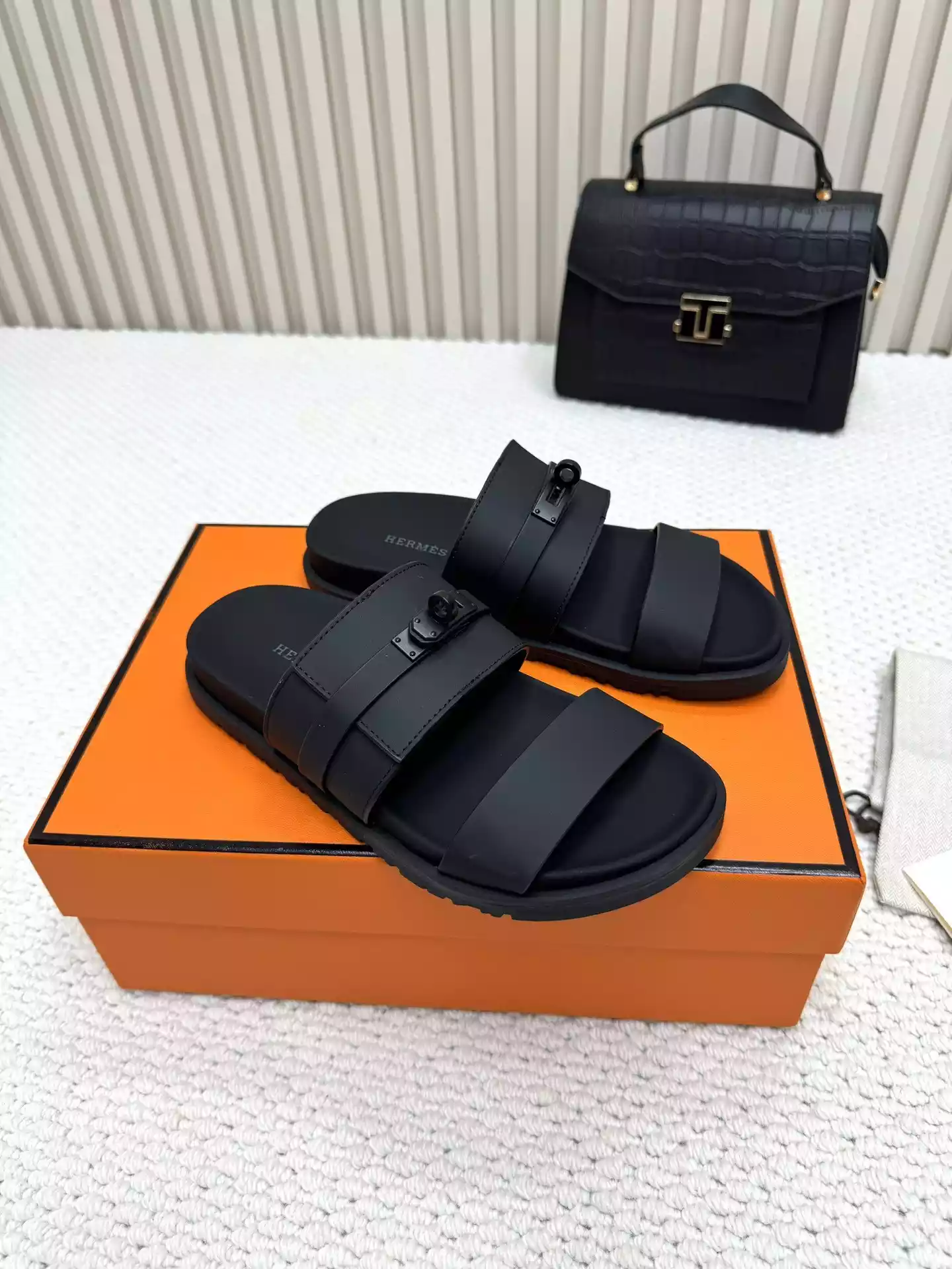 HERMES MEN'S JACKSON SANDAL IN BLACK CALFSKIN - HMSD042