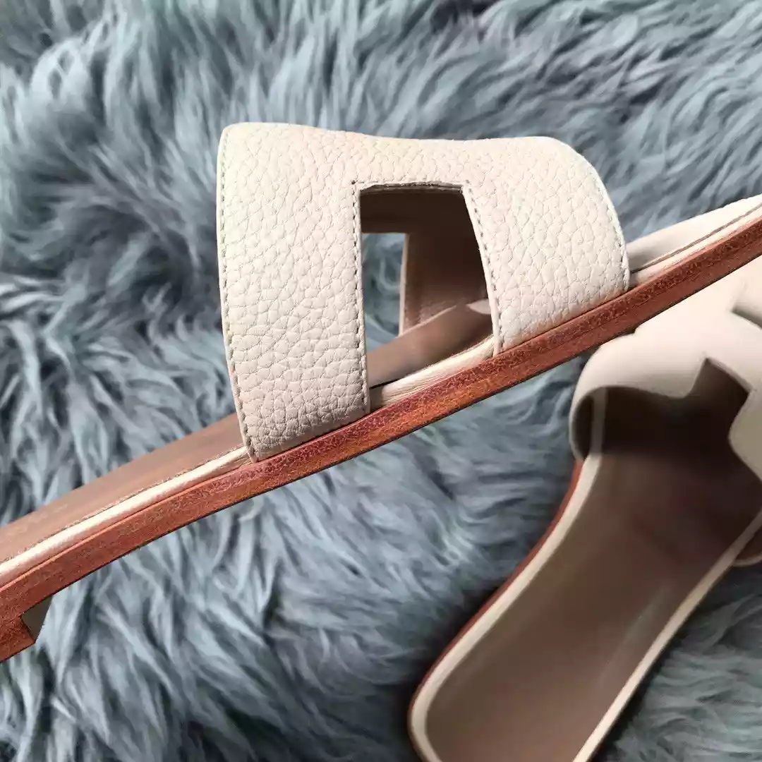 HERMES ORAN SLIDE SANDALS IN BETON CLEMENCE LEATHER - HMSD107