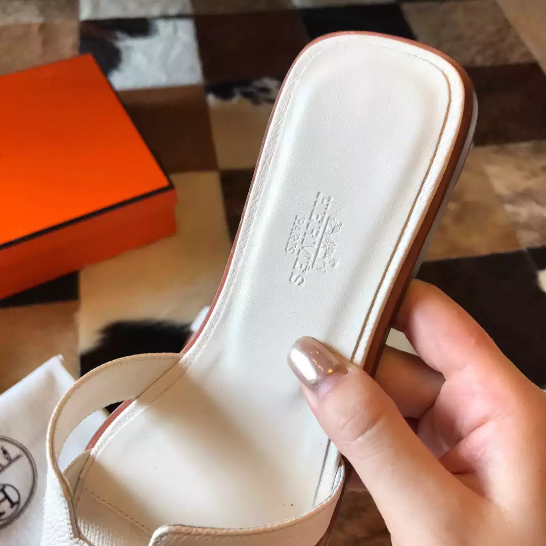 HERMES ORAN SLIDE SANDALS IN BETON EPSOM CALFSKIN - HMSD065