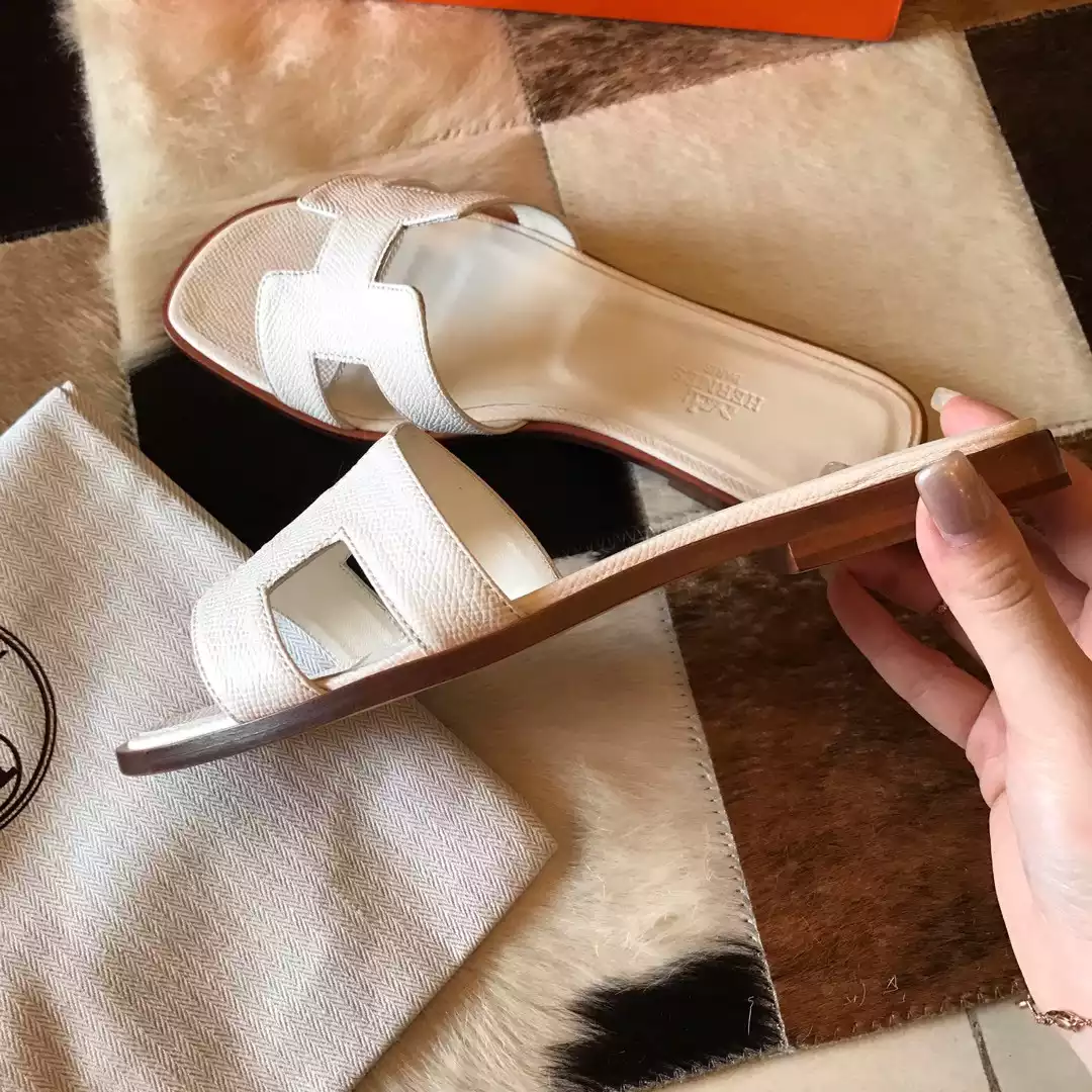 HERMES ORAN SLIDE SANDALS IN BETON EPSOM CALFSKIN - HMSD065