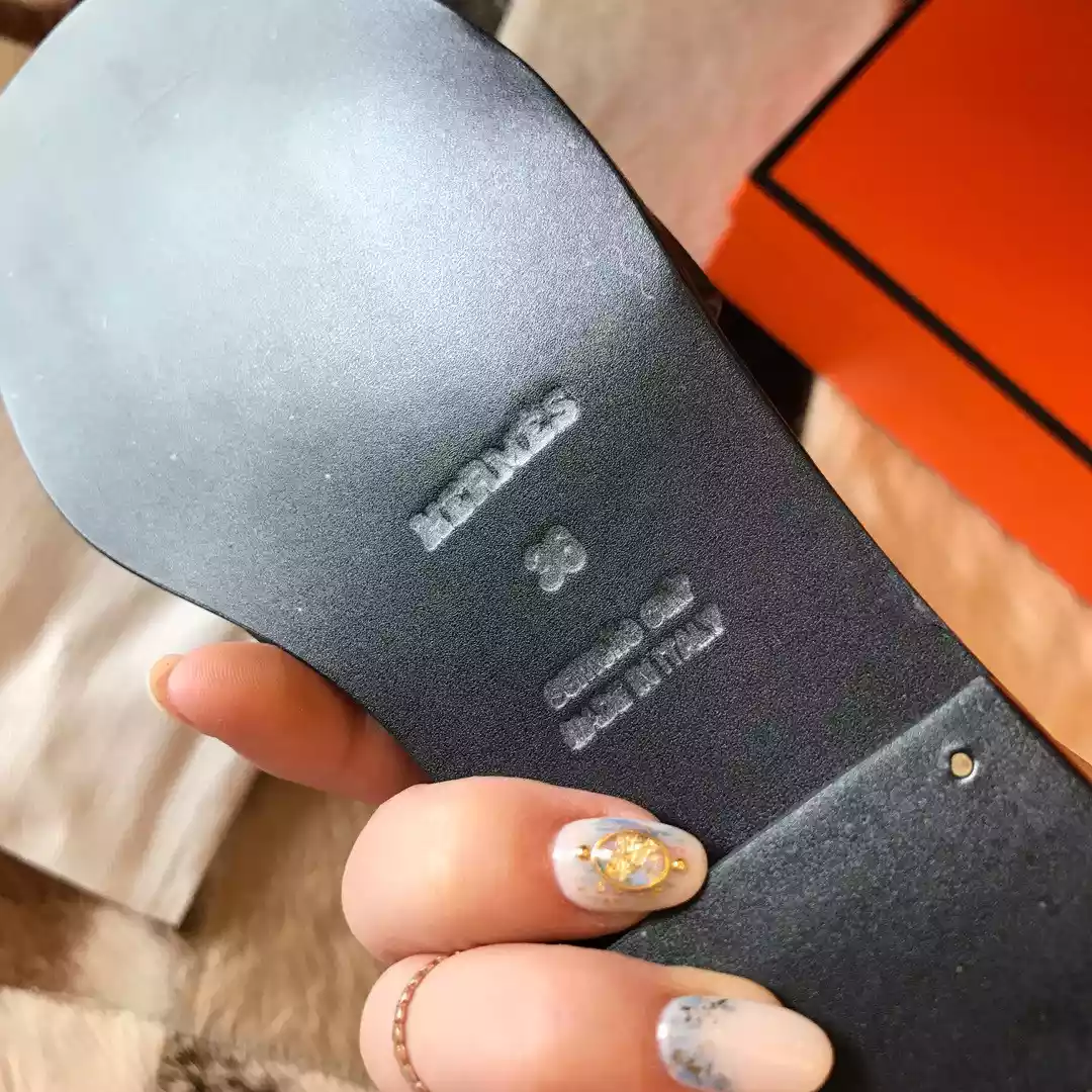 HERMES ORAN SLIDE SANDALS IN BLACK EPSOM CALFSKIN - HMSD086