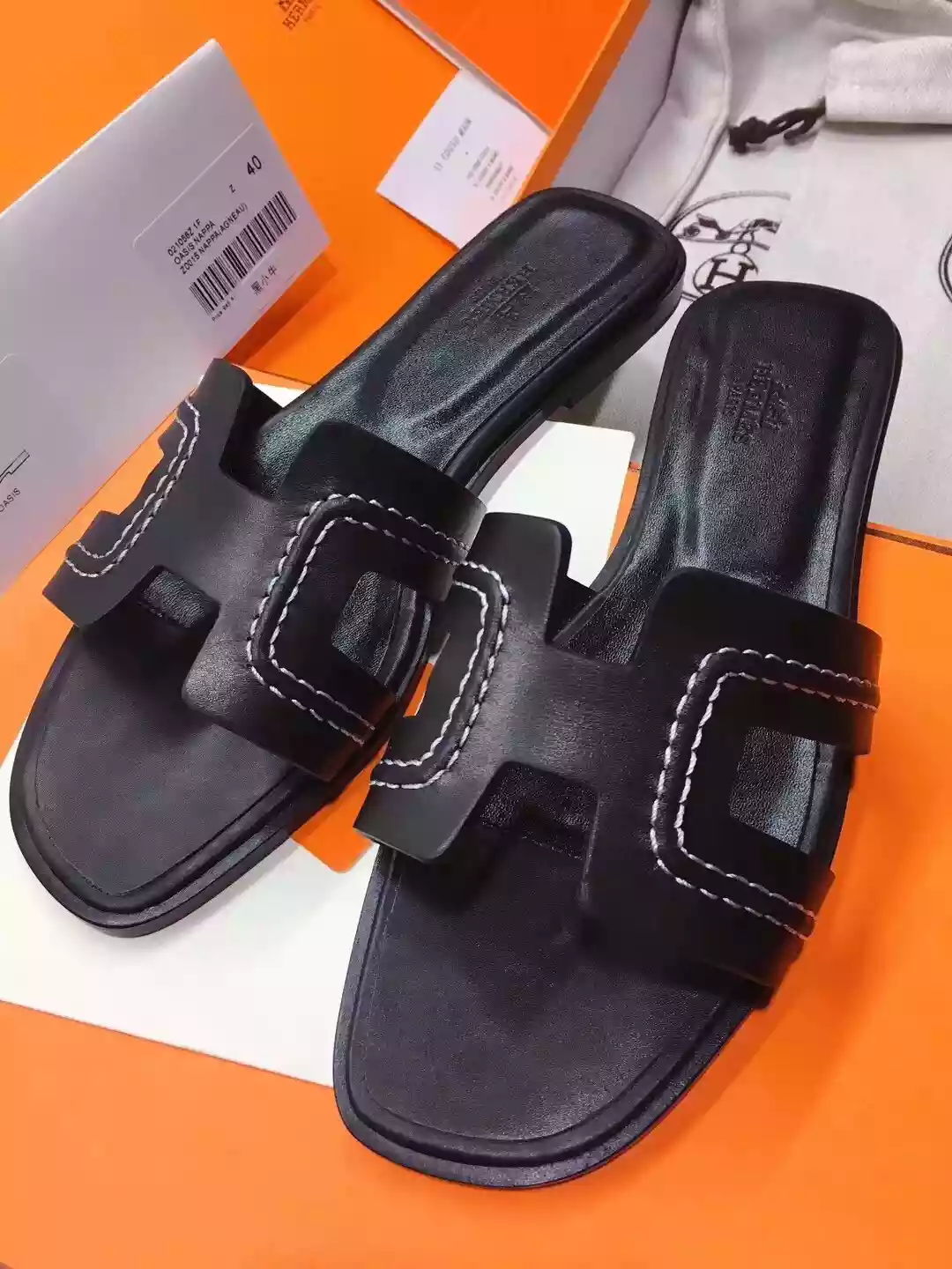 HERMES ORAN SLIDE SANDALS IN BLACK LEATHER WITH STITCHED - HMSD044
