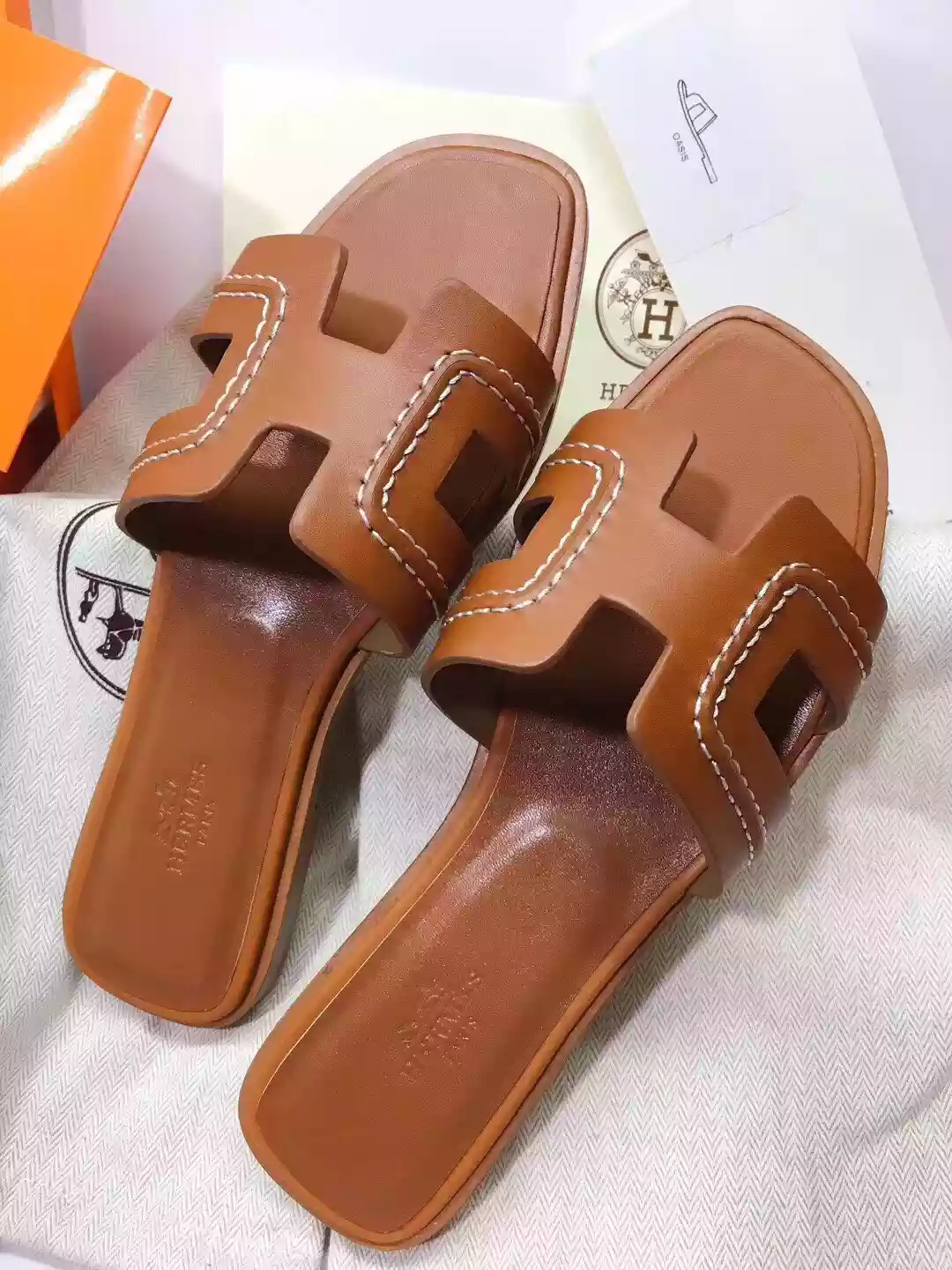 HERMES ORAN SLIDE SANDALS IN BROWN LEATHER WITH STITCHED - HMSD043