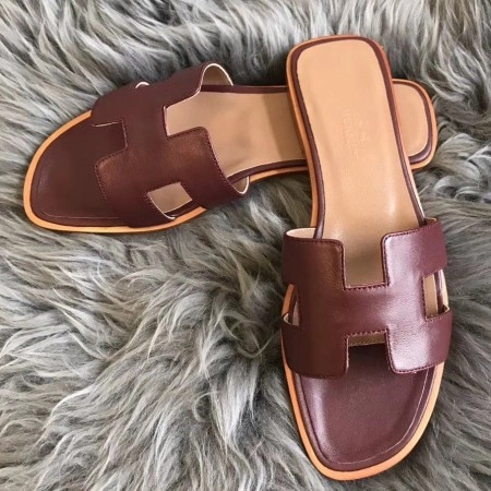 HERMES ORAN SLIDE SANDALS IN BURGUNDY SWIFT CALFSKIN - HMSD122