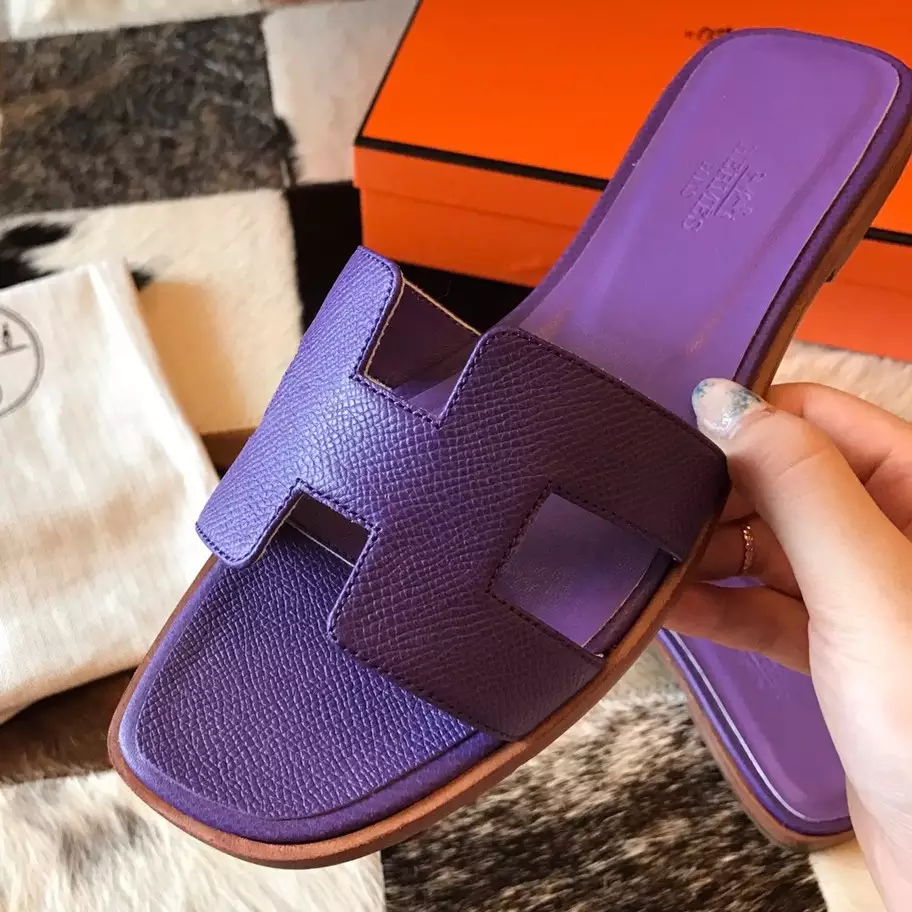 HERMES ORAN SLIDE SANDALS IN CROCUS EPSOM CALFSKIN - HMSD072