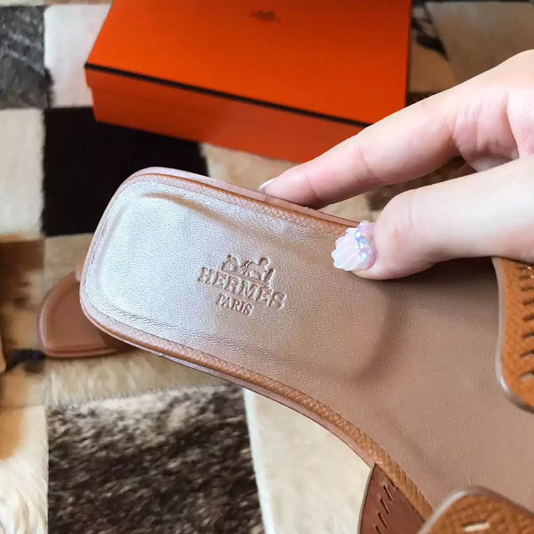 HERMES ORAN SLIDE SANDALS IN GOLD EPSOM PERFORATED CALFSKIN - HMSD096