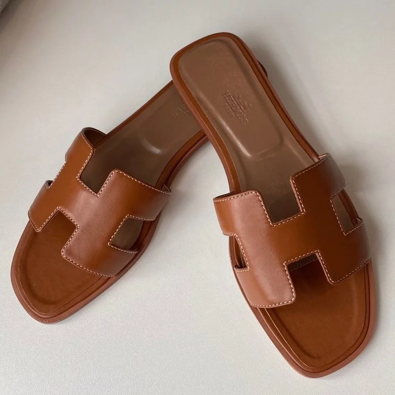 HERMES ORAN SLIDE SANDALS IN GOLD SWIFT CALFSKIN - HMSD114