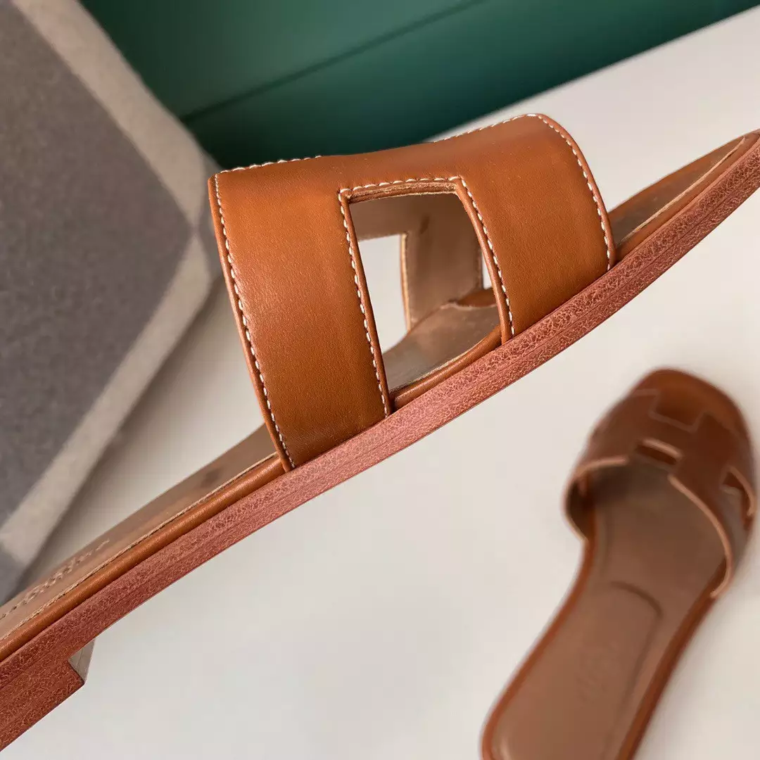 HERMES ORAN SLIDE SANDALS IN GOLD SWIFT CALFSKIN - HMSD114