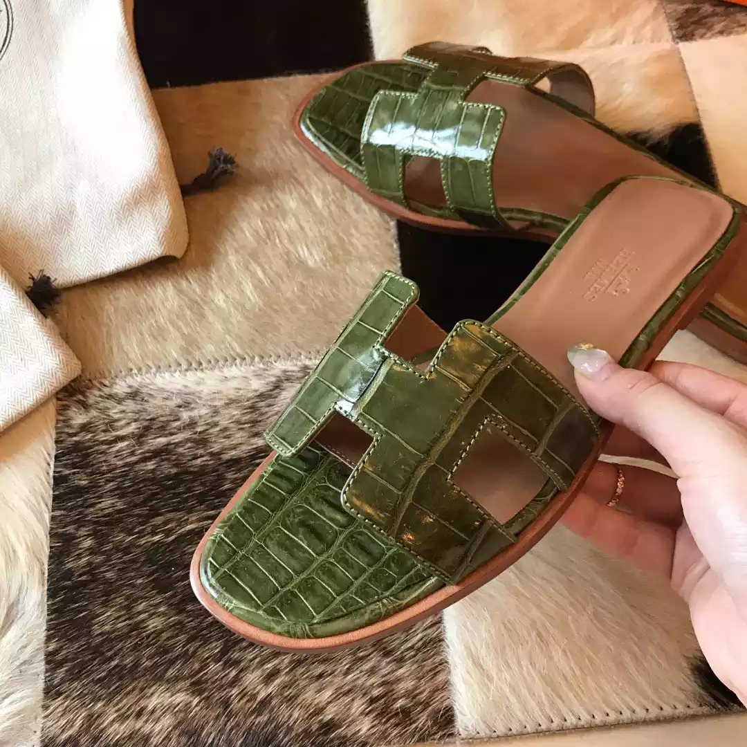 HERMES ORAN SLIDE SANDALS IN OLIVE SHINY NILOTICUS CROCODILE SKIN - HMSD058