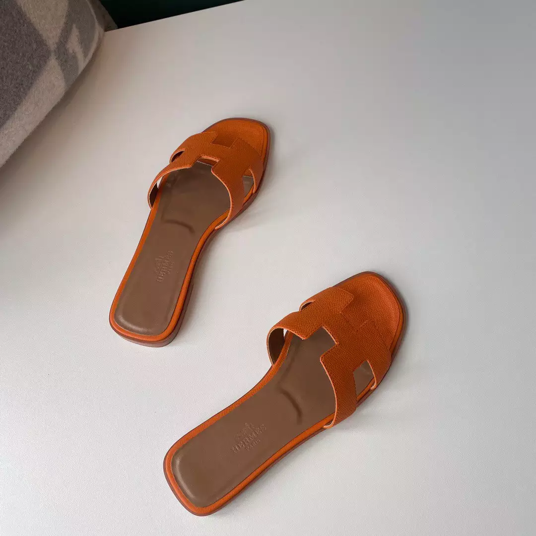 HERMES ORAN SLIDE SANDALS IN ORANGE EPSOM CALFSKIN - HMSD090