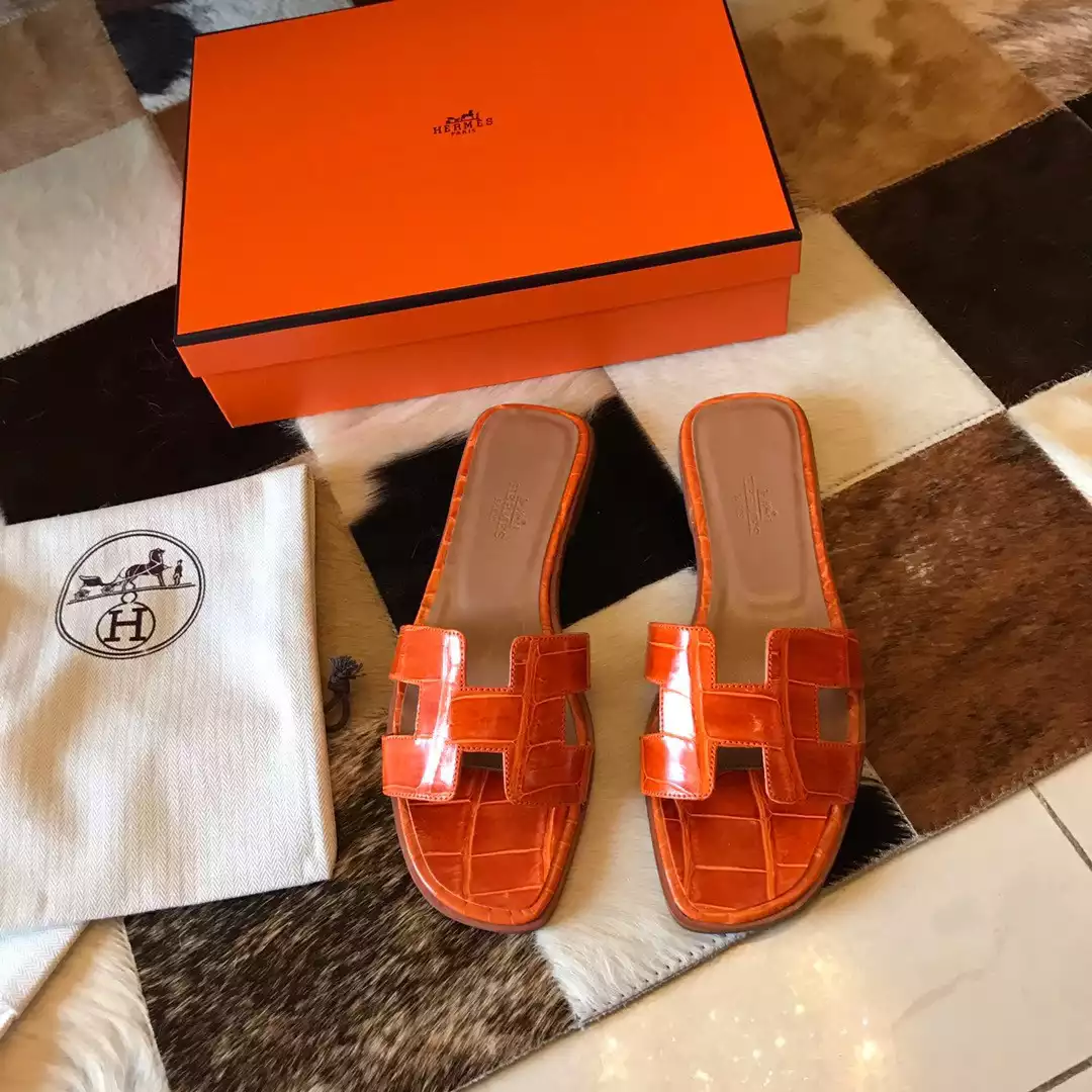 HERMES ORAN SLIDE SANDALS IN ORANGE SHINY NILOTICUS CROCODILE SKIN - HMSD051
