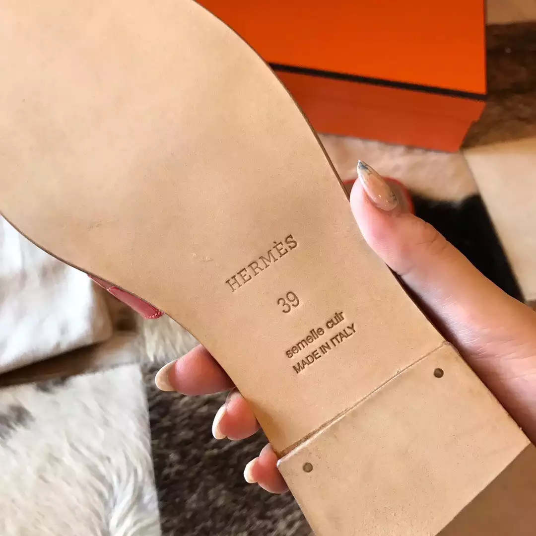 HERMES ORAN SLIDE SANDALS IN ORANGE SHINY NILOTICUS CROCODILE SKIN - HMSD051