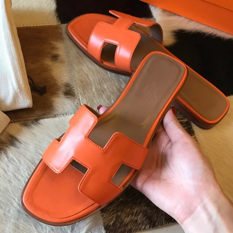 HERMES ORAN SLIDE SANDALS IN ORANGE SWIFT CALFSKIN - HMSD115