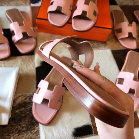 HERMES ORAN SLIDE SANDALS IN PINK SWIFT CALFSKIN - HMSD119