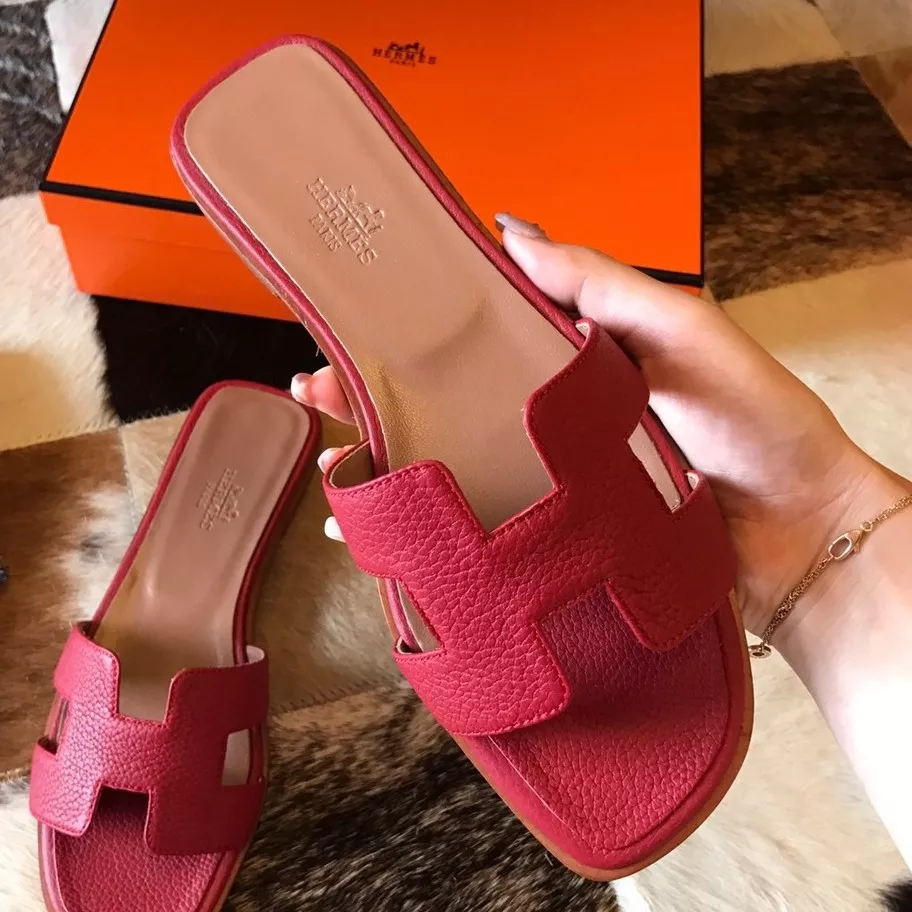 HERMES ORAN SLIDE SANDALS IN RED CLEMENCE LEATHER - HMSD112