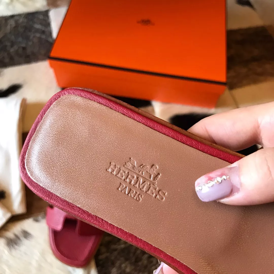 HERMES ORAN SLIDE SANDALS IN RED CLEMENCE LEATHER - HMSD112