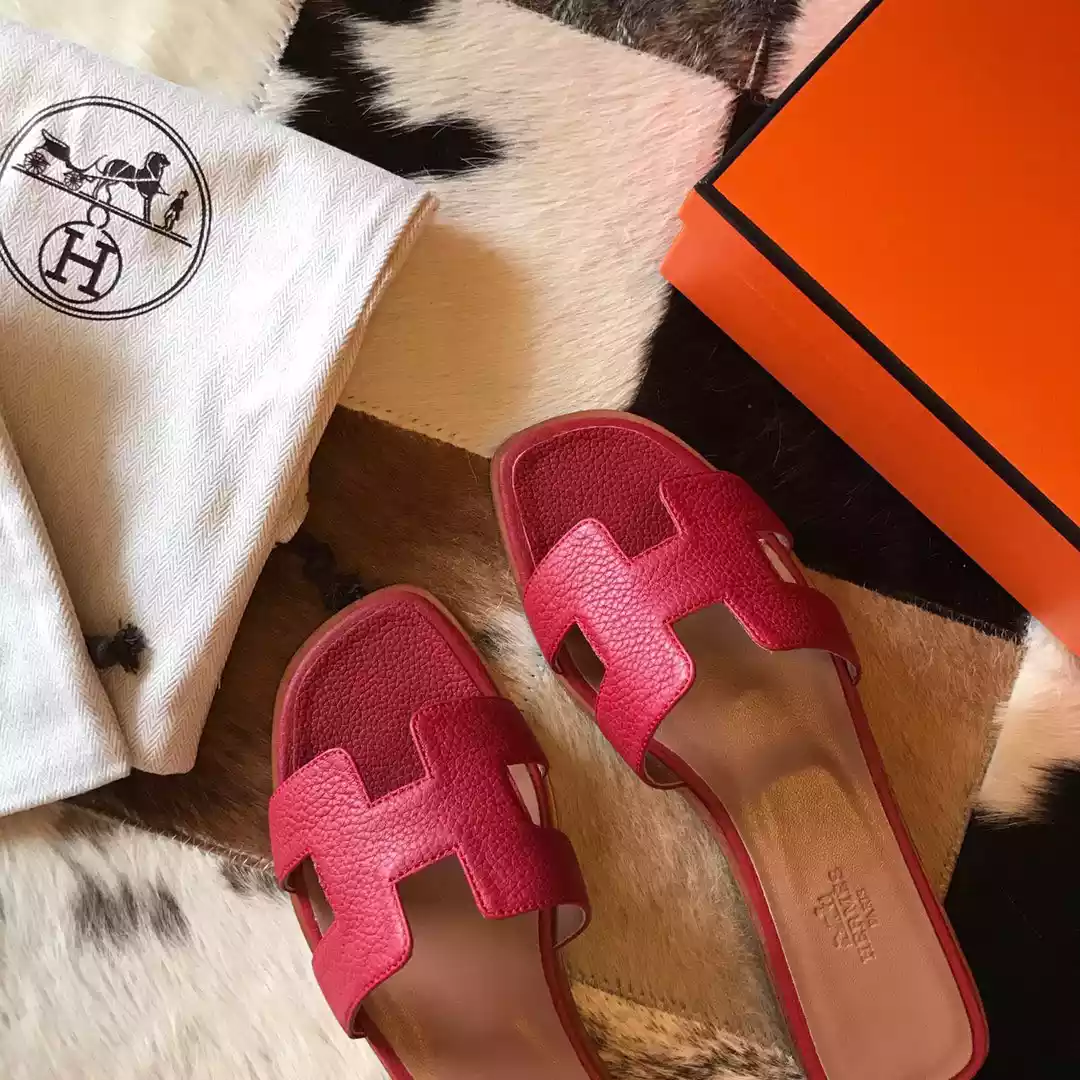 HERMES ORAN SLIDE SANDALS IN RED CLEMENCE LEATHER - HMSD112