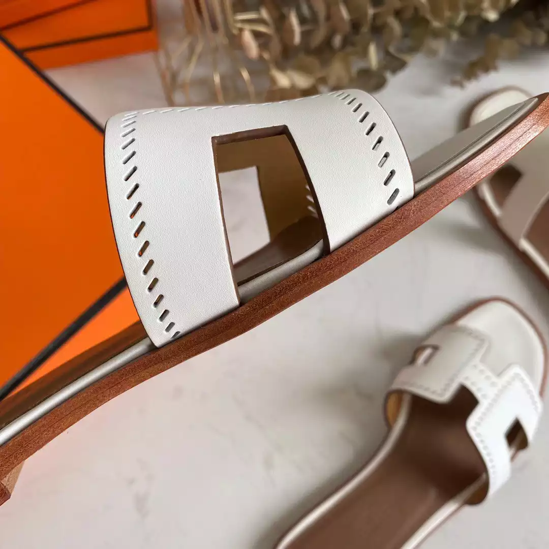 HERMES ORAN SLIDE SANDALS IN WHITE SWIFT PERFORATED CALFSKIN - HMSD101