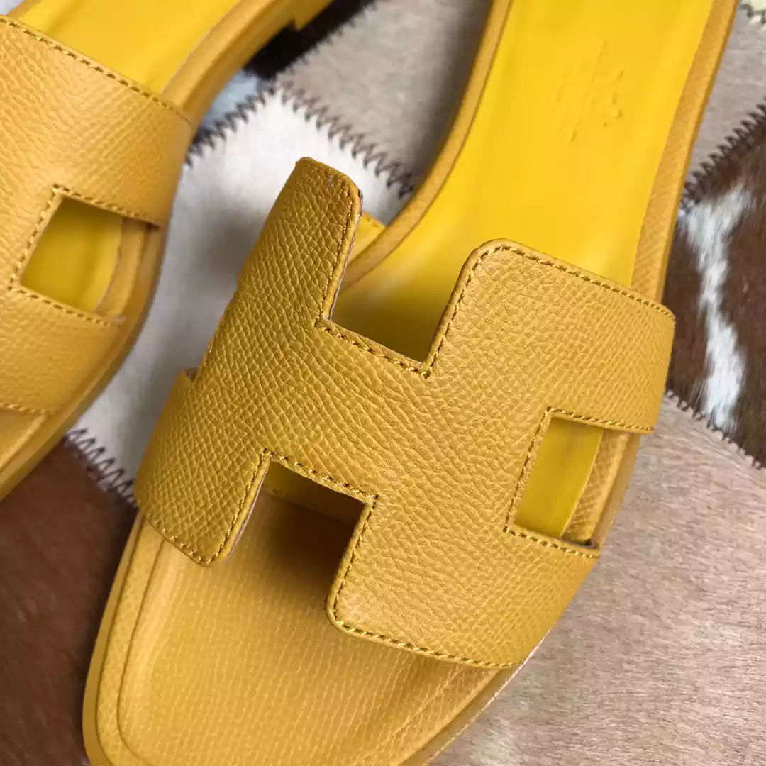 HERMES ORAN SLIDE SANDALS IN YELLOW EPSOM CALFSKIN - HMSD088