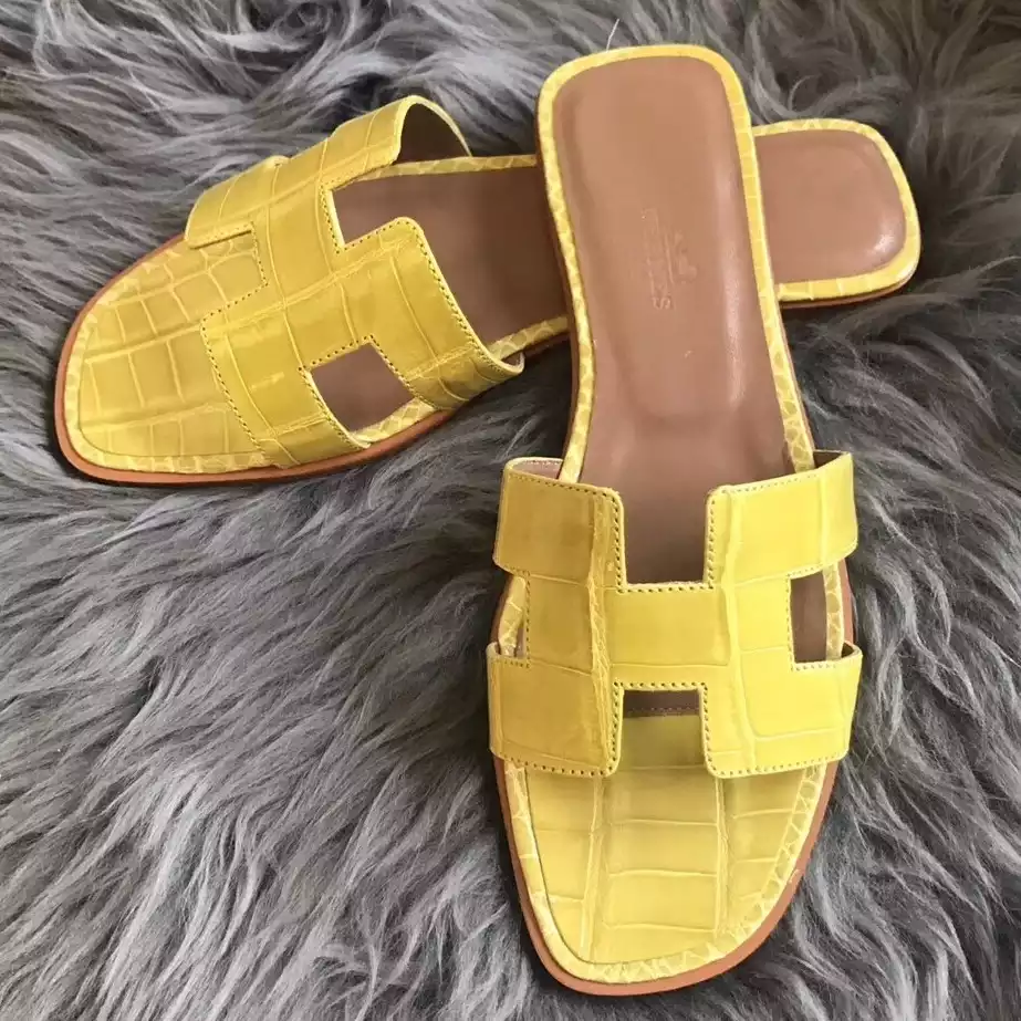 HERMES ORAN SLIDE SANDALS IN YELLOW SHINY NILOTICUS CROCODILE SKIN - HMSD062