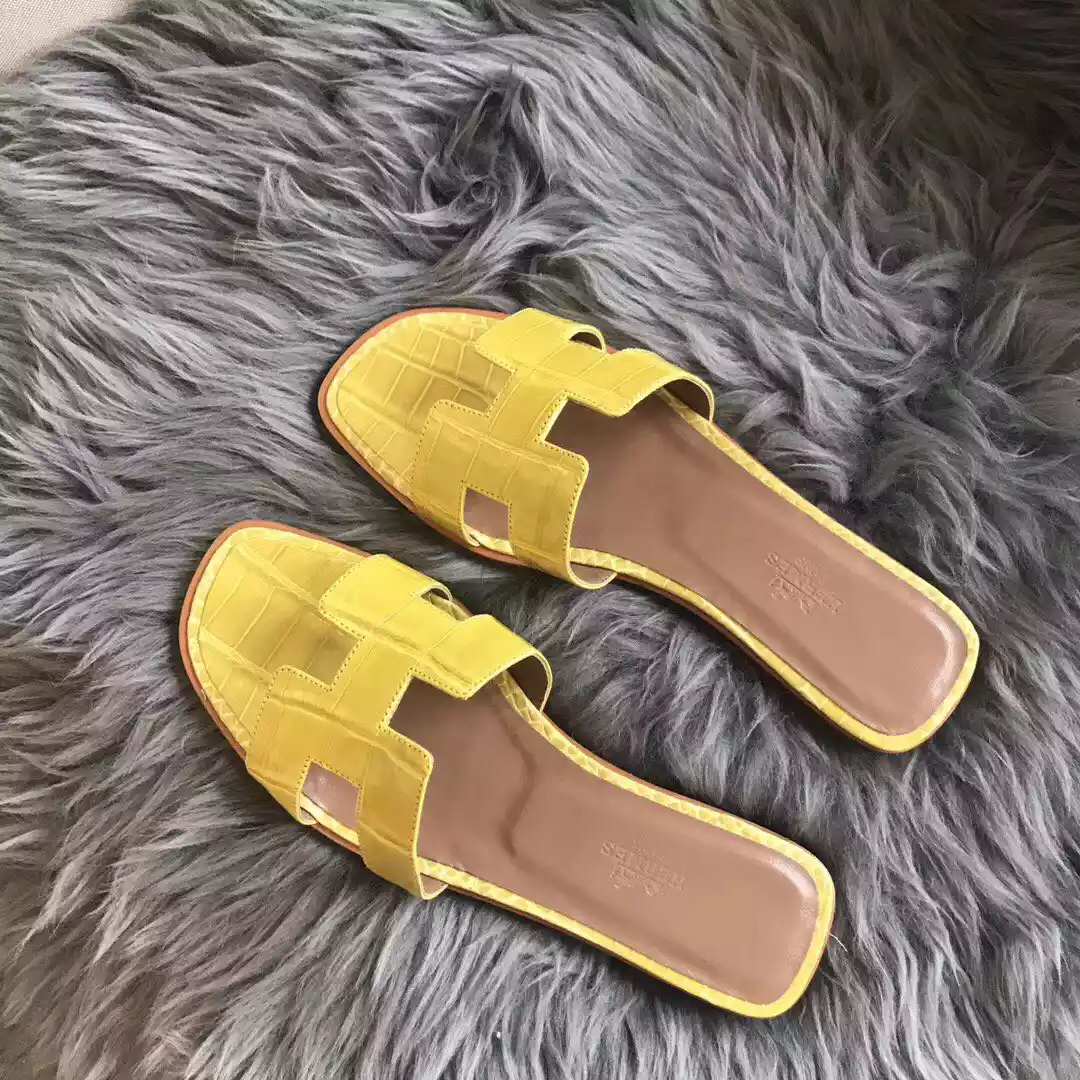 HERMES ORAN SLIDE SANDALS IN YELLOW SHINY NILOTICUS CROCODILE SKIN - HMSD062