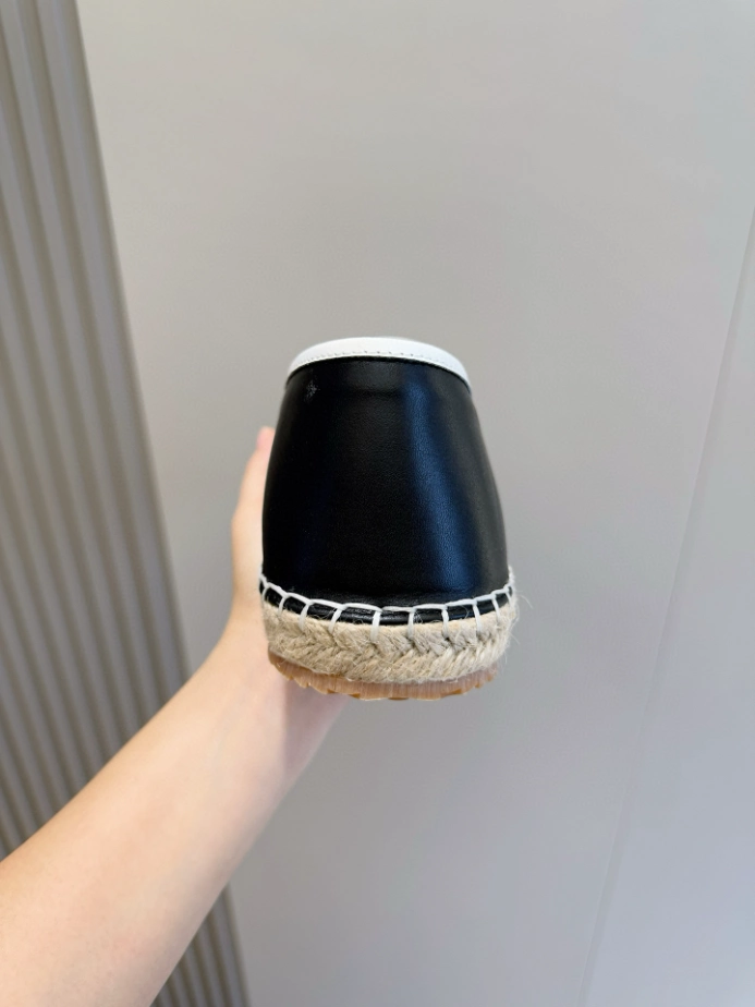 BURBERRY CANVAS STRAW BUCKET - BBR042